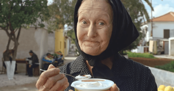 Θα κλάψετε: Οι συγγενείς στο Πασχαλινό τραπέζι