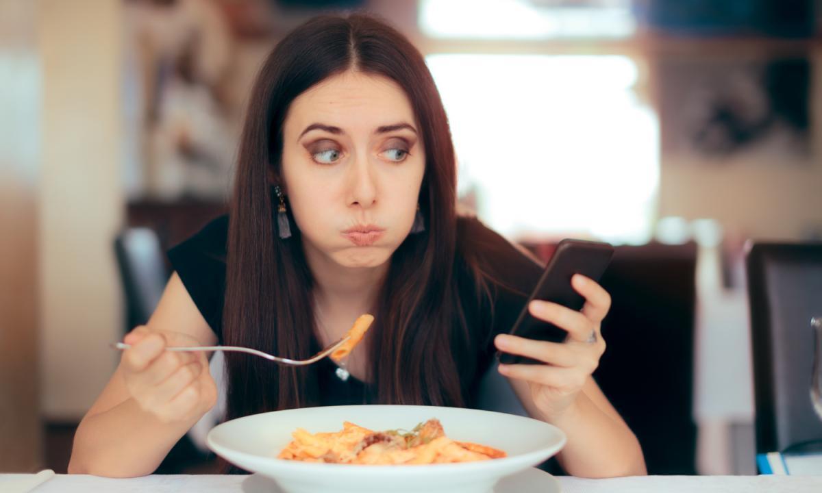 Θα κλάψετε: Οι συγγενείς στο Πασχαλινό τραπέζι