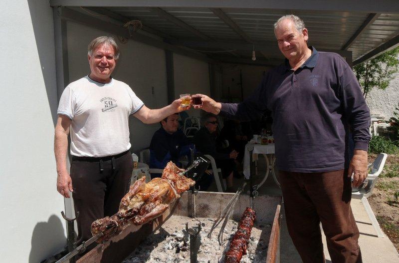 Θα κλάψετε: Οι συγγενείς στο Πασχαλινό τραπέζι