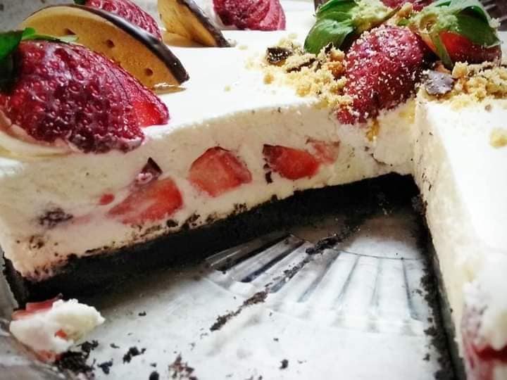 Φραουλένιο_ Cheesecake_ με_ λευκή _σοκολάτα_