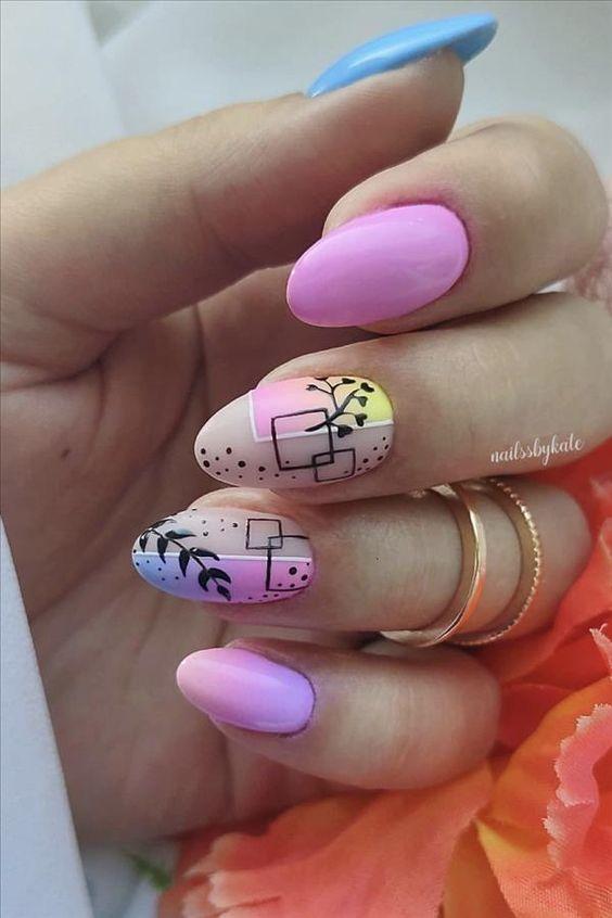 ροζ_μανικιούρ_ Μαίου με_φλοράλ σχέδια_