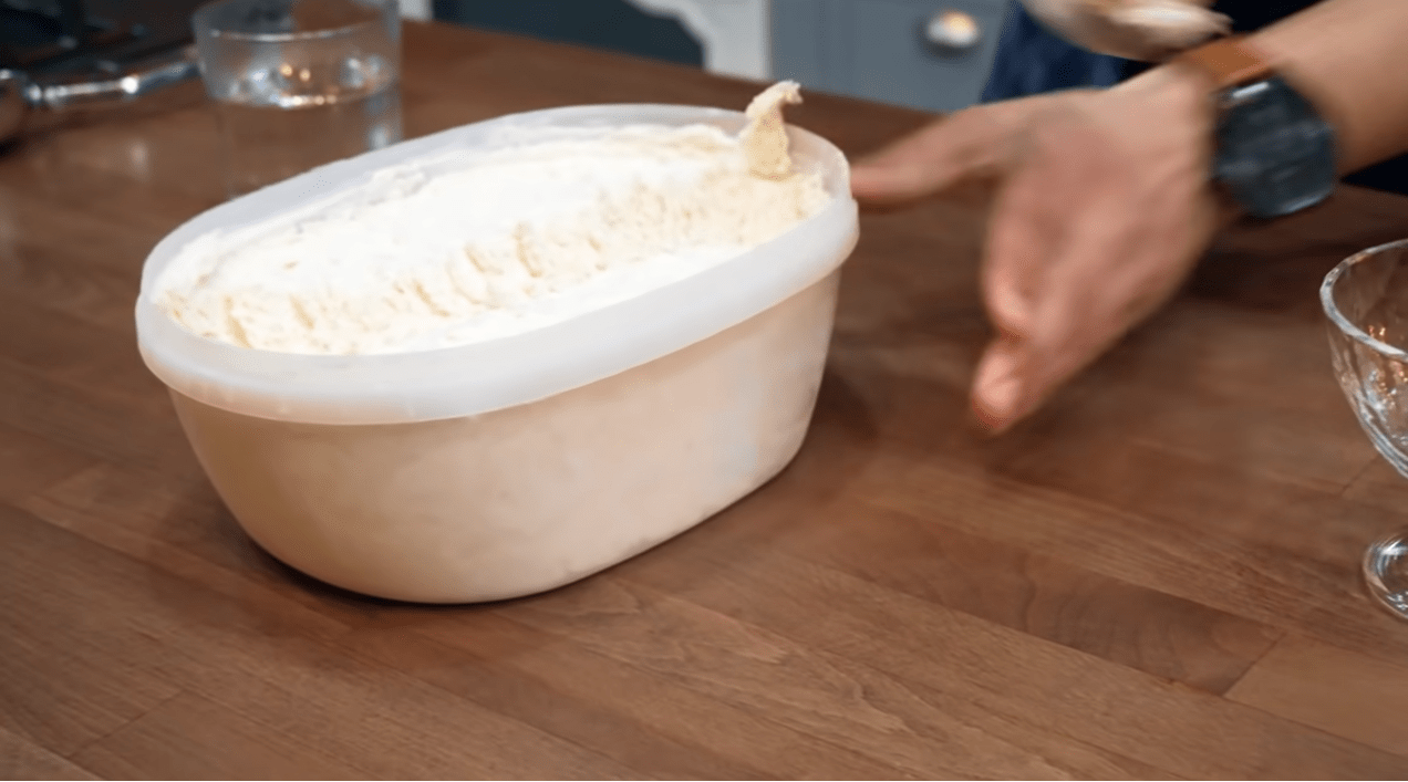 Παγωτό Τσουρέκι με τα περισσεύματα