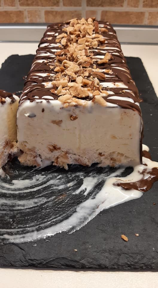 Τούρτα_παγωτό_με τσουρέκι_ Τούρτα_παγωτό_με τσουρέκι_