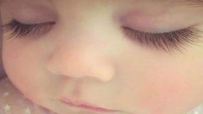 Το μωρό με τις πιο όμορφες βλεφαρίδες_