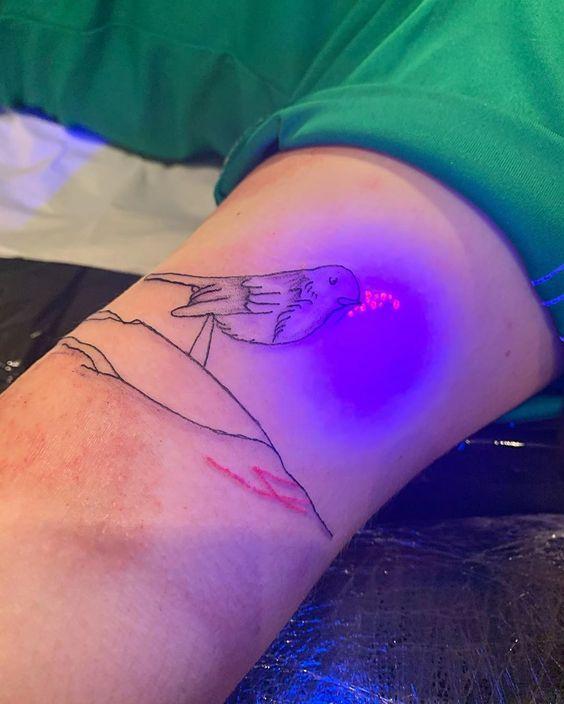 UV Tattoos_με_πουλί_ UV Tattoos_με_πουλί_
