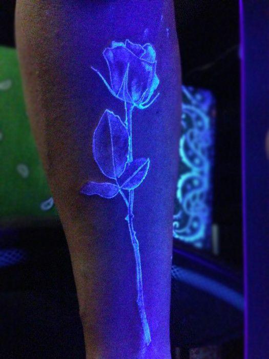 UV Tattoos_με_λουλούδι_