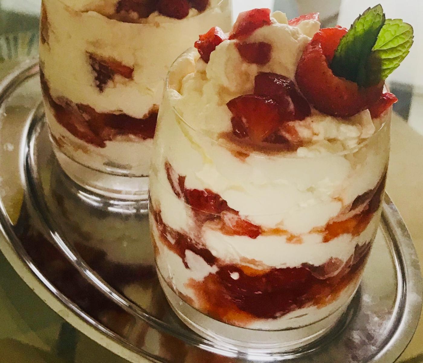 Φράουλες με σαντιγί_