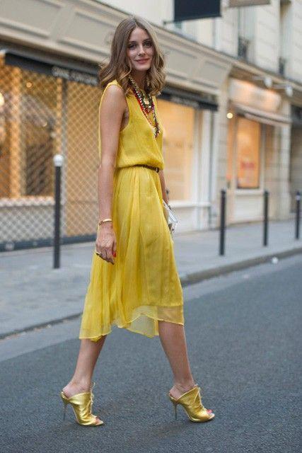κίτρινο_φόρεμα_με_κίτρινες_γόβες_