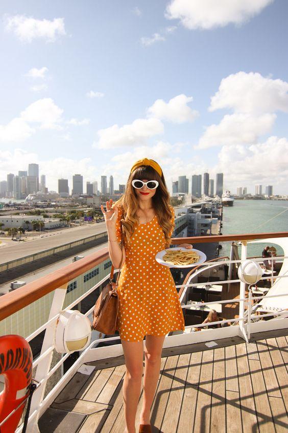 μουσταρδί_πουά_φόρεμα_με_μουσταρδί_κορδέλα_