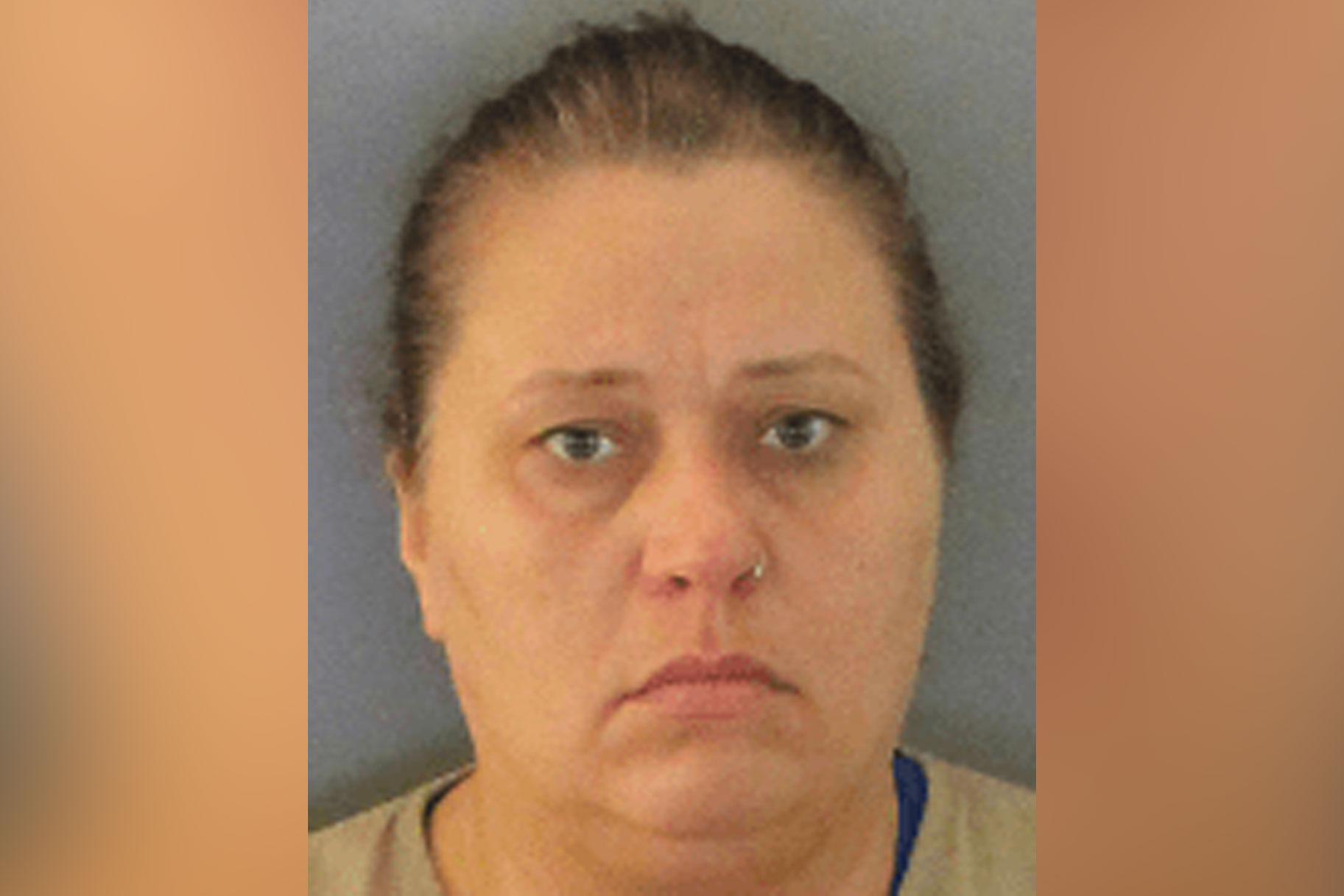 Γυναίκα πήγε απρόσκλητη σε πάρτι και βίασε 17χρονο