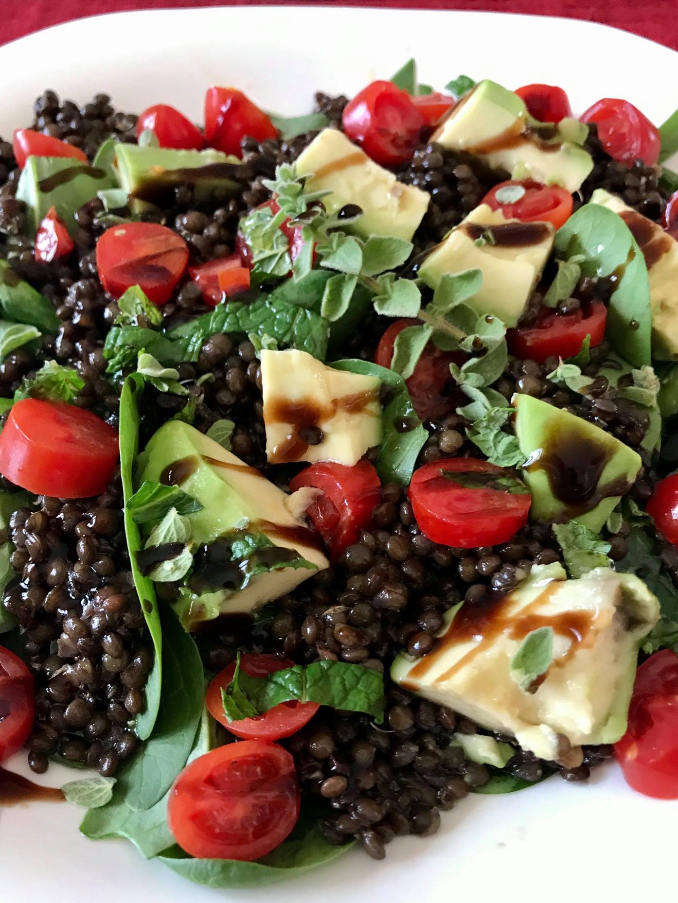 Σαλάτα_ με_ φακές_ ,αβοκάντο- και_ ντοματίνια_ Σαλάτα_ με_ φακές_ ,αβοκάντο- και_ ντοματίνια_