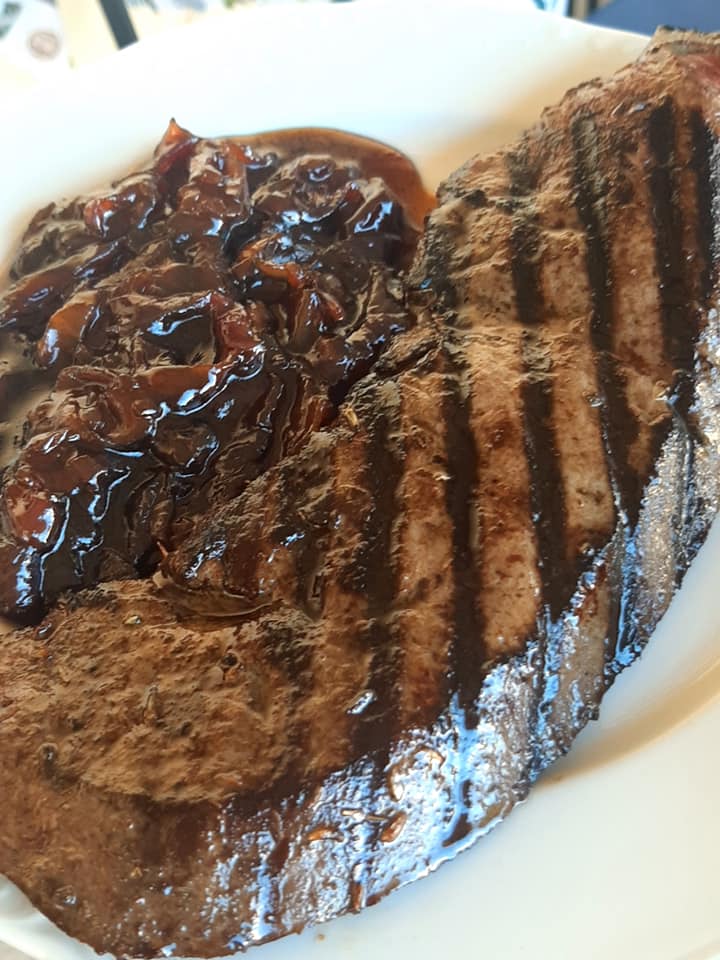 Μοσχαρίσιο συκώτι_με_καραμελωμένα_κρεμμύδια_