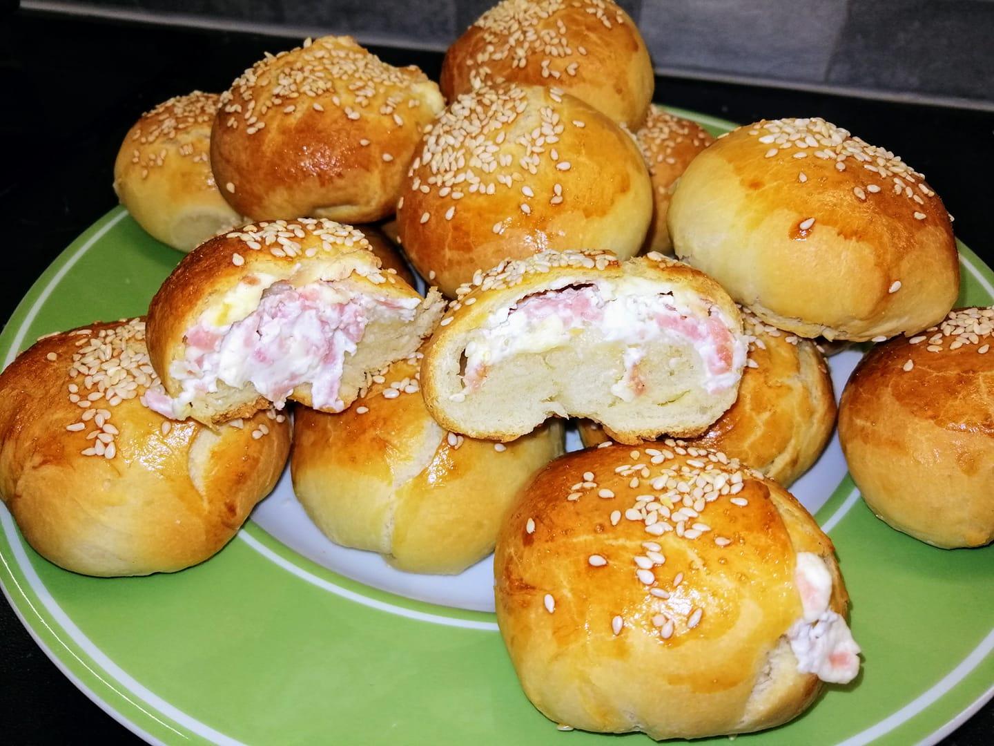 Ψωμάκια γεμιστά_με τυρί κρέμα_και_σαλάμι_