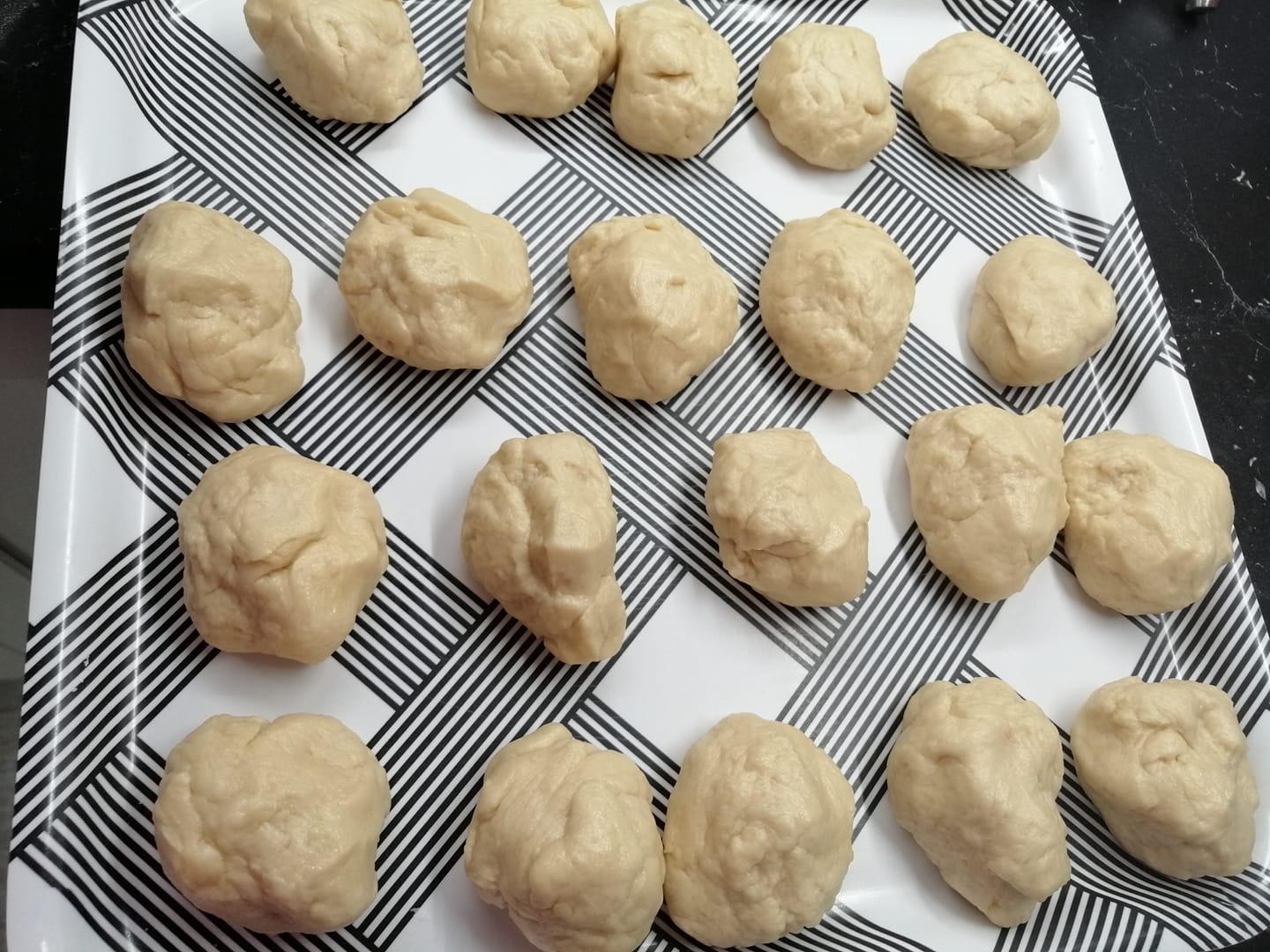 Ψωμάκια γεμιστά_με τυρί κρέμα_και_σαλάμι_