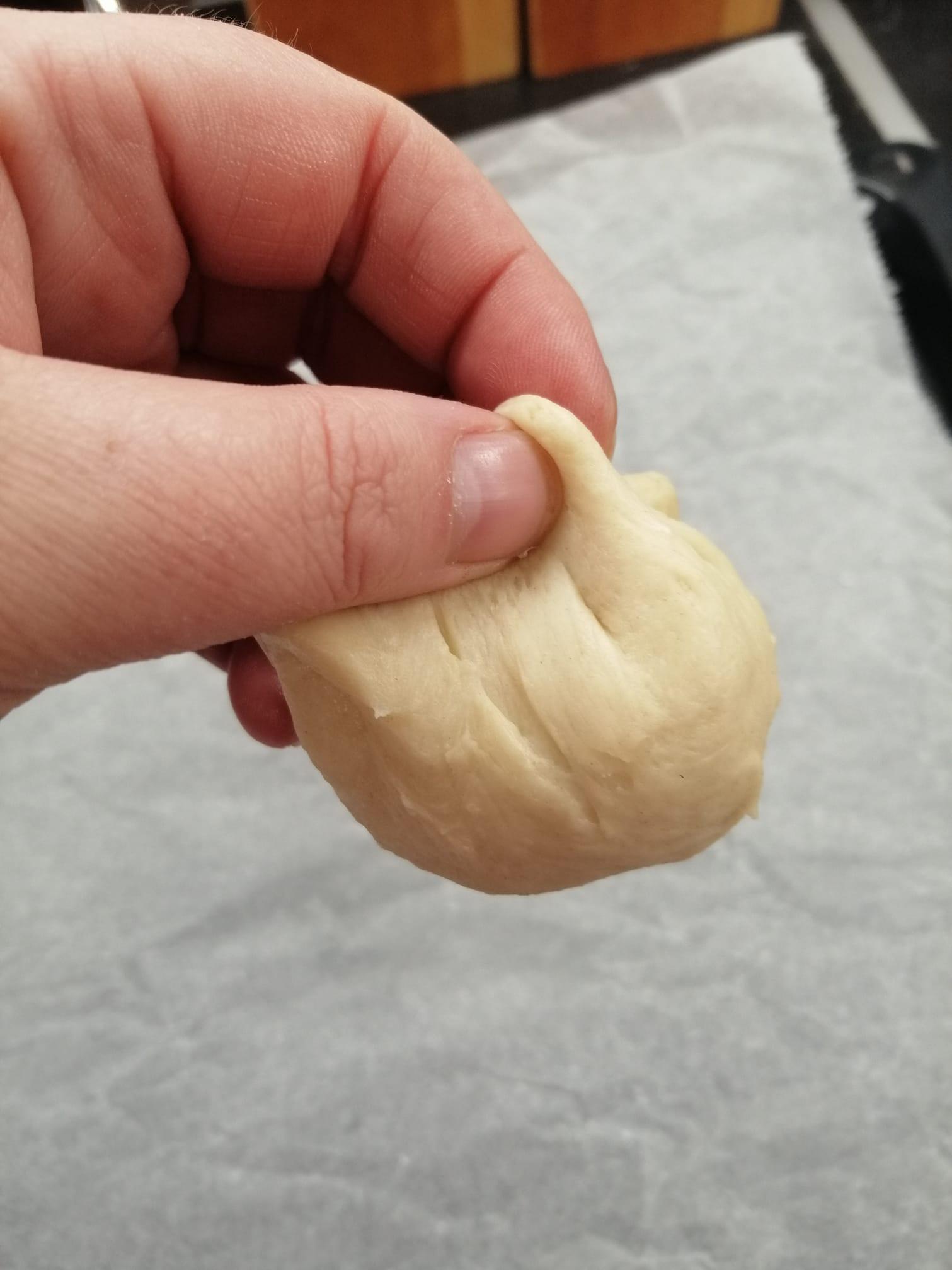 Ψωμάκια γεμιστά_με τυρί κρέμα_και_σαλάμι_