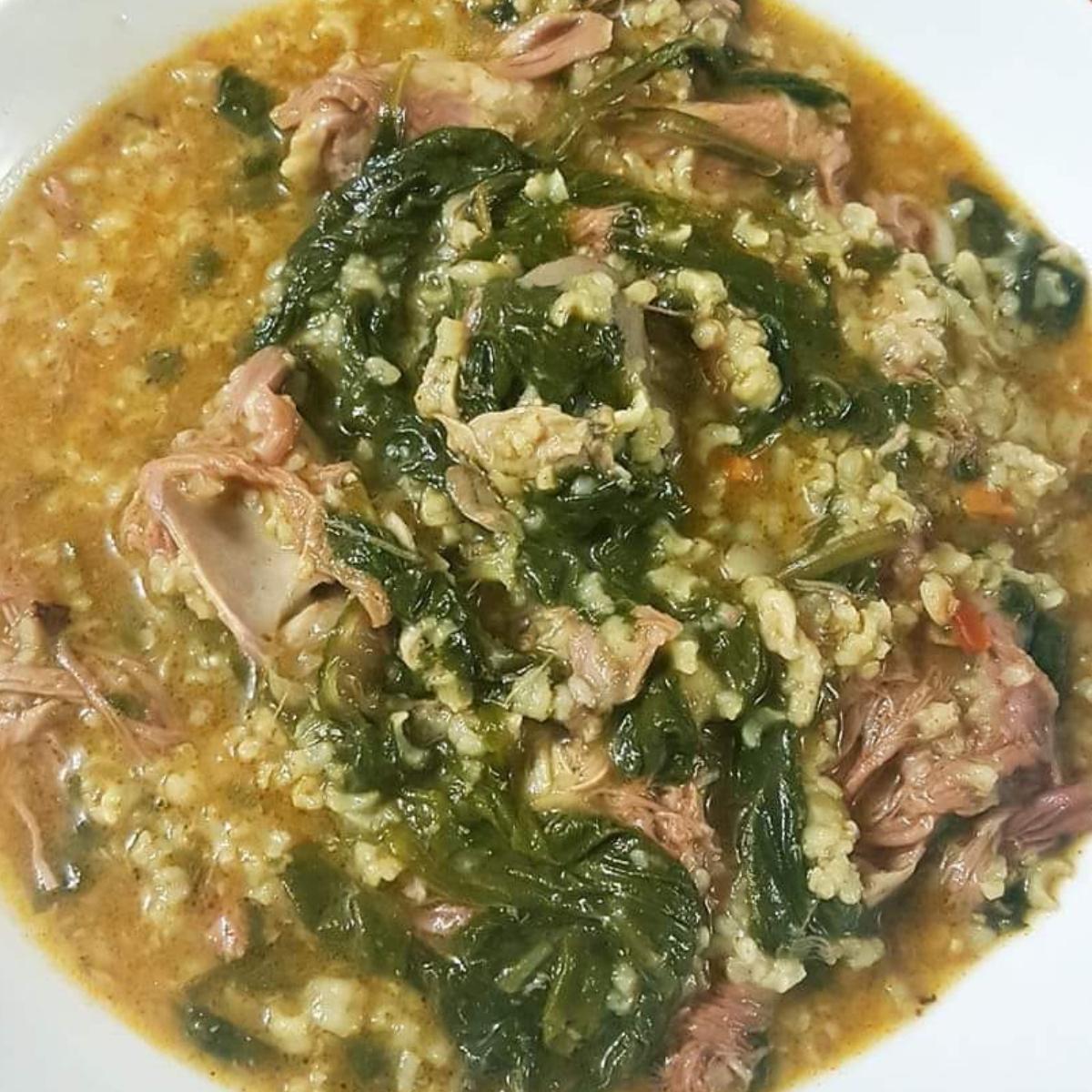 Κατσικάκι με σπανάκι και ρύζι