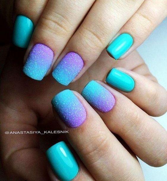 γαλάζια_νύχια_με_γκλίτερ_