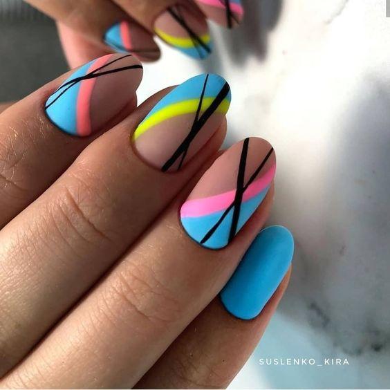 νύχια_με_γραμμές_και_χρώματα_
