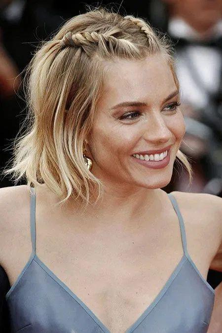 πλέξουδες_σε_καρέ μαλλιά_