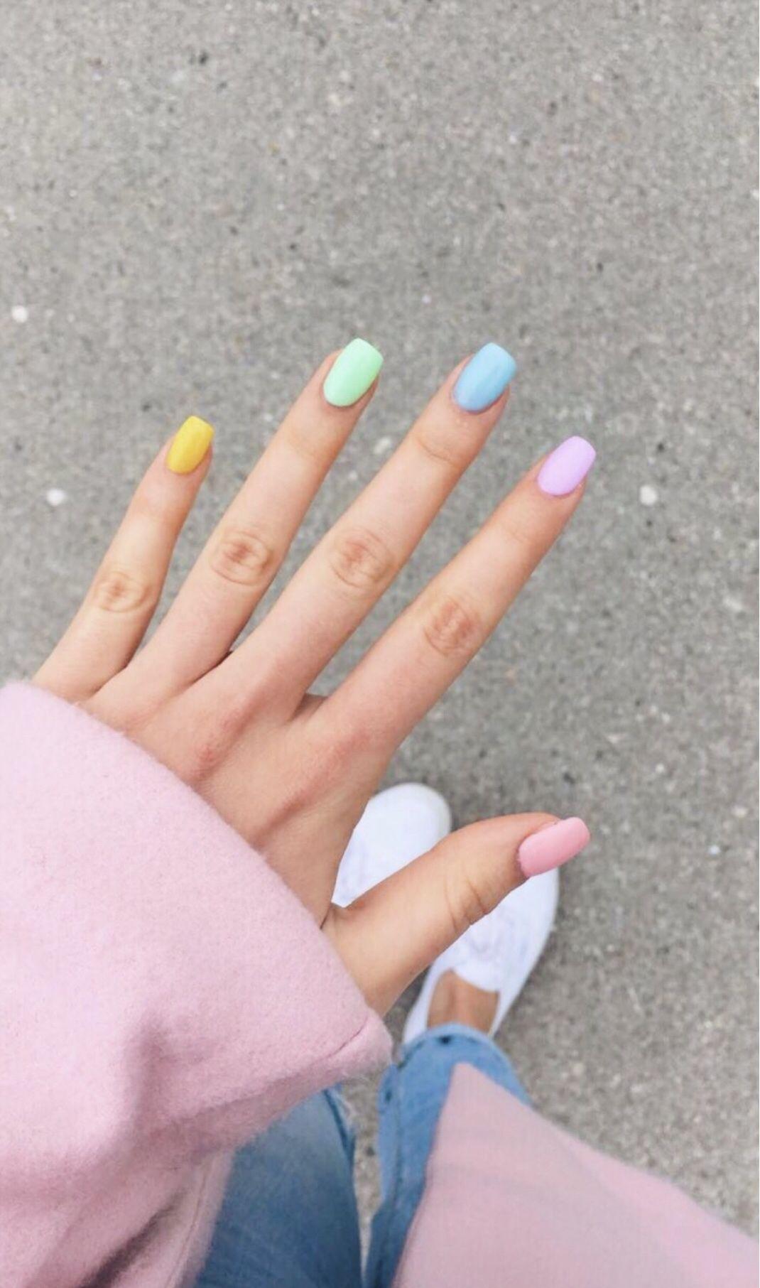 χρωματιστά νύχια_σε_παστέλ_χρώματα_ χρωματιστά νύχια_σε_παστέλ_χρώματα_