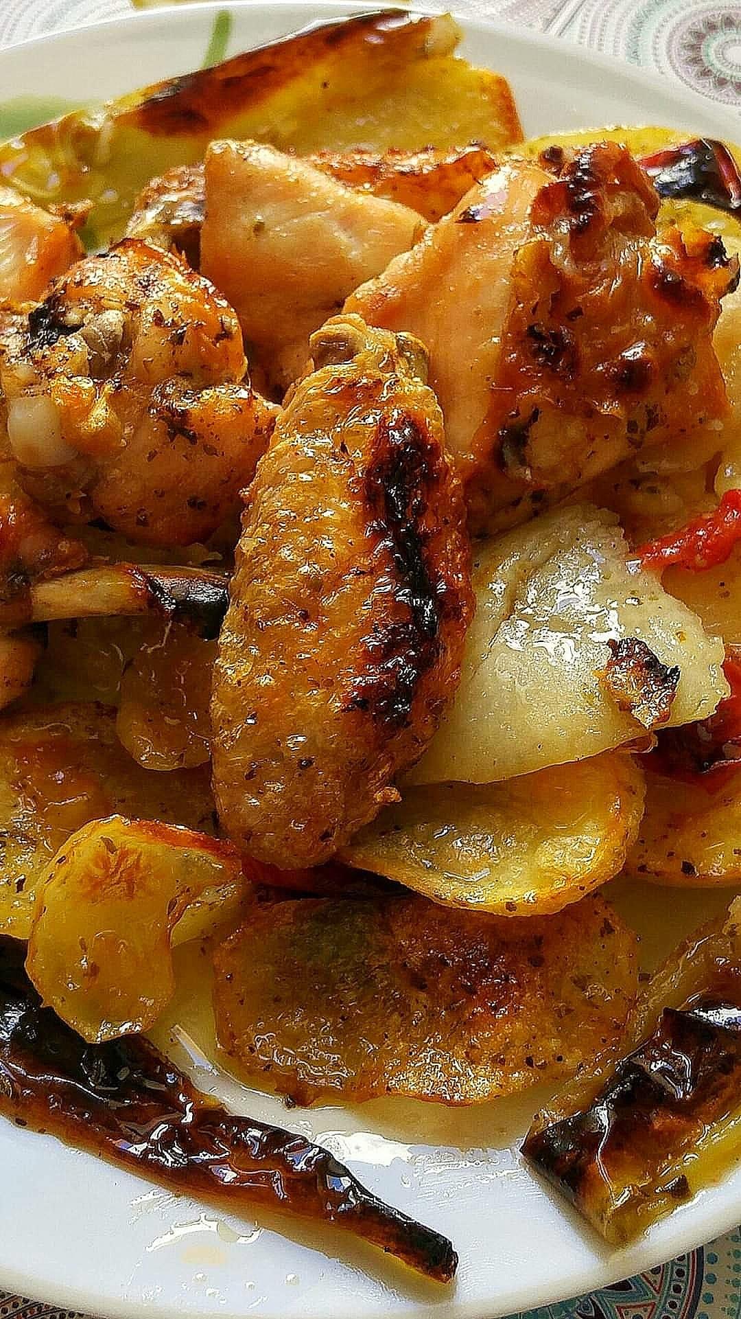 Φτερούγες_ κοτόπουλο_ με _πατάτες_ στο_ φούρνο_ της_ Γκόλφως_ Φτερούγες_ κοτόπουλο_ με _πατάτες_ στο_ φούρνο_ της_ Γκόλφως_