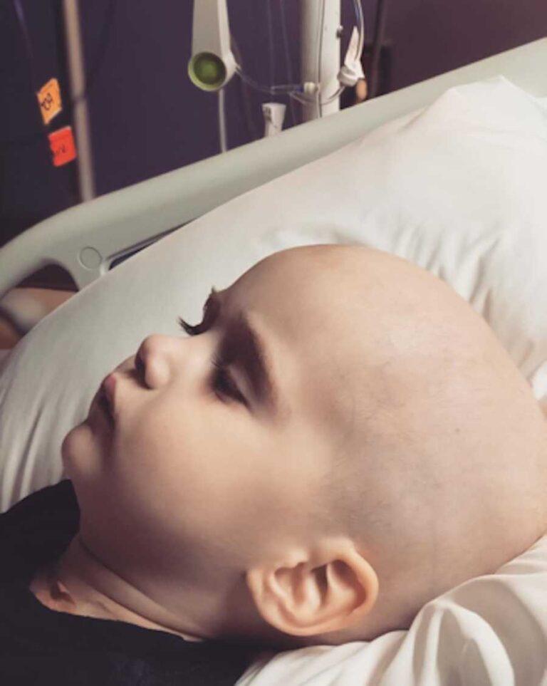 βλέπαμε_τα_μαλλάκια_του_να_πέφτουν_το_συγκινητικό_μήνυμα_μητέρας_για_τον_παιδικό καρκίνο_