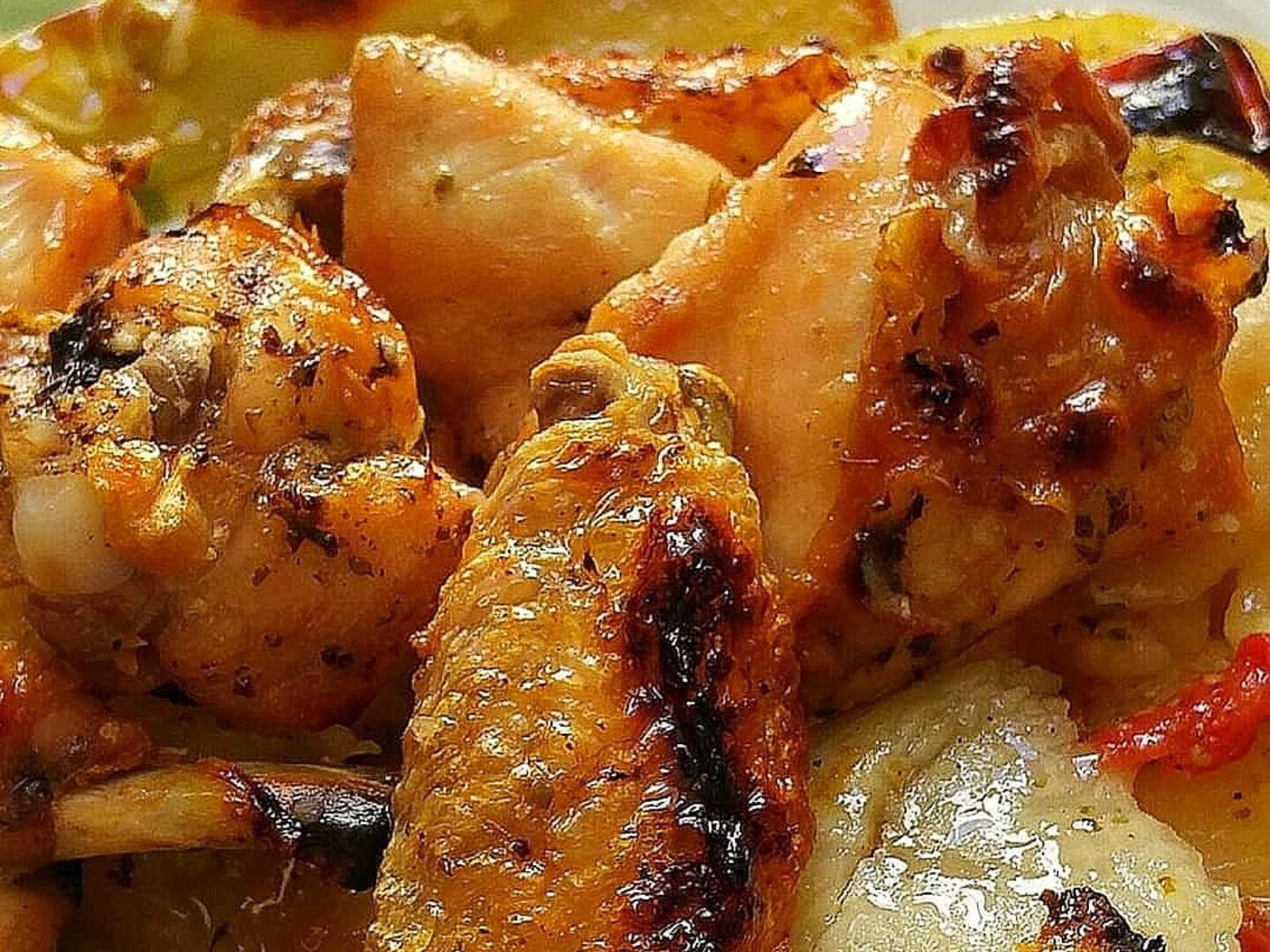 Φτερούγες κοτόπουλο με πατάτες στο φούρνο της Γκόλφως