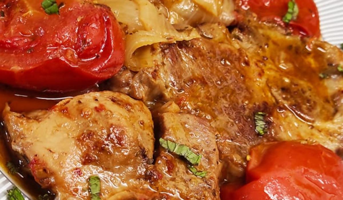 Χοιρινές μπριζόλες με ντομάτα_