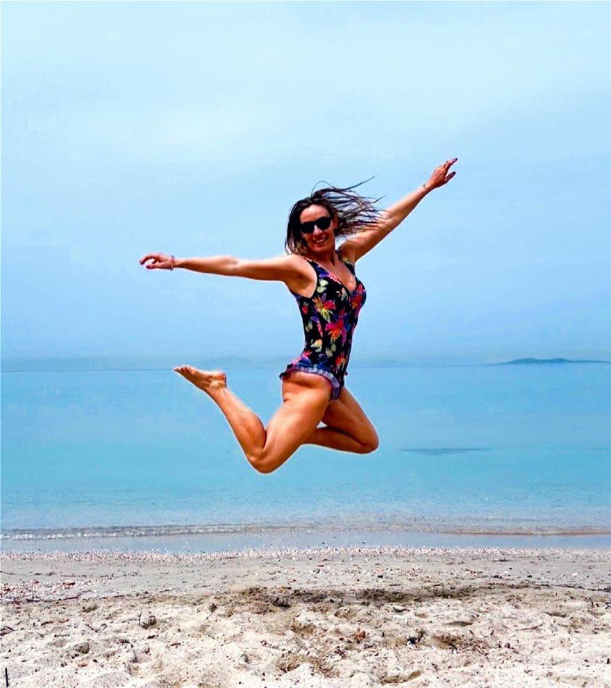 Οι Ελληνίδες σελέμπριτις φορέσαν τα μαγιό τους μας δείχνουν τα κορμιά τους