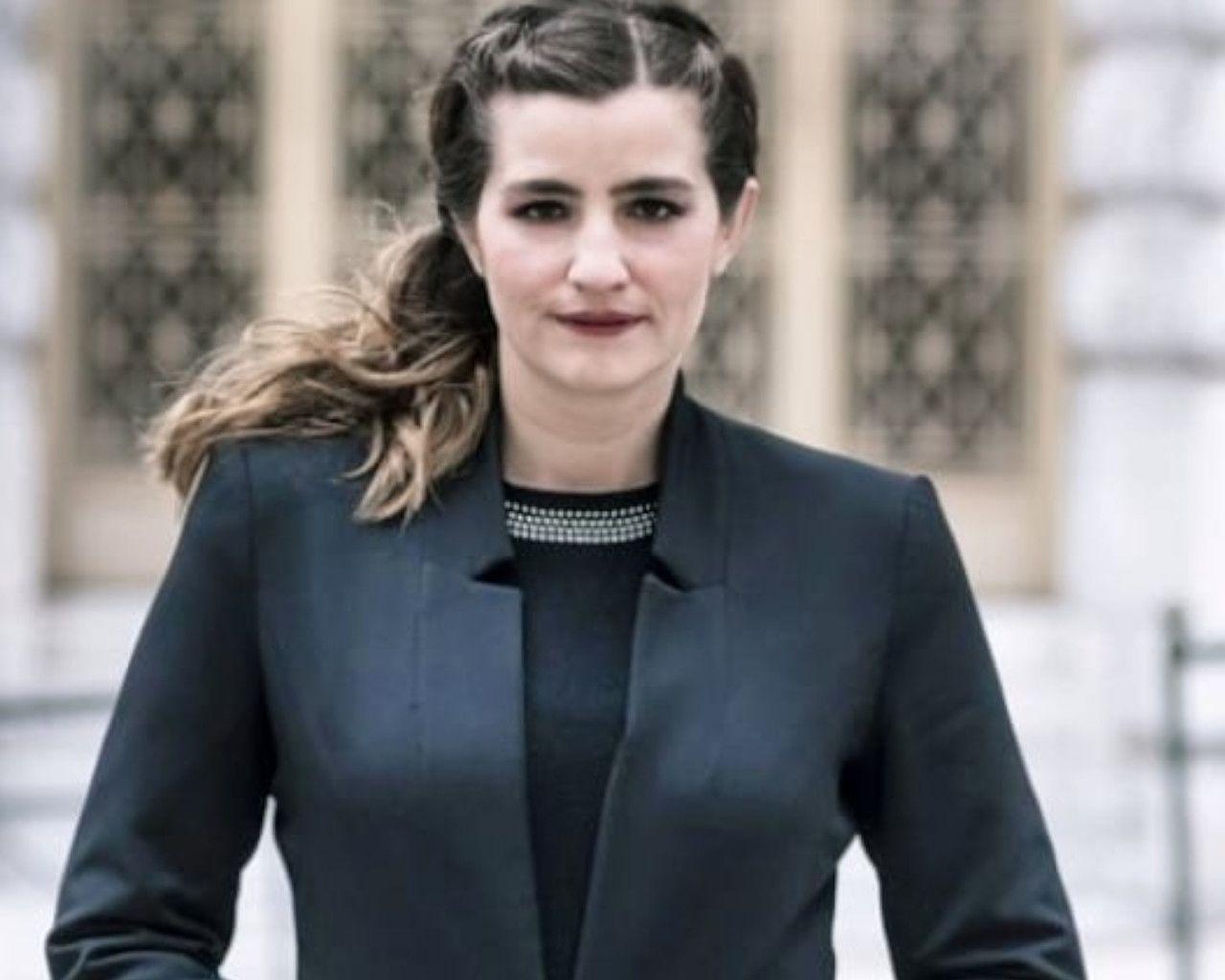 Άγριες μέλισσες Γ κύκλος: Αυτός ο άντρας διεκδικεί την καρδιά της Ελένης