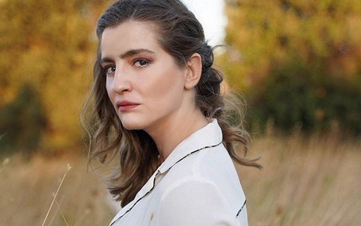 Άγριες μέλισσες Γ κύκλος: Αυτός ο άντρας διεκδικεί την καρδιά της Ελένης