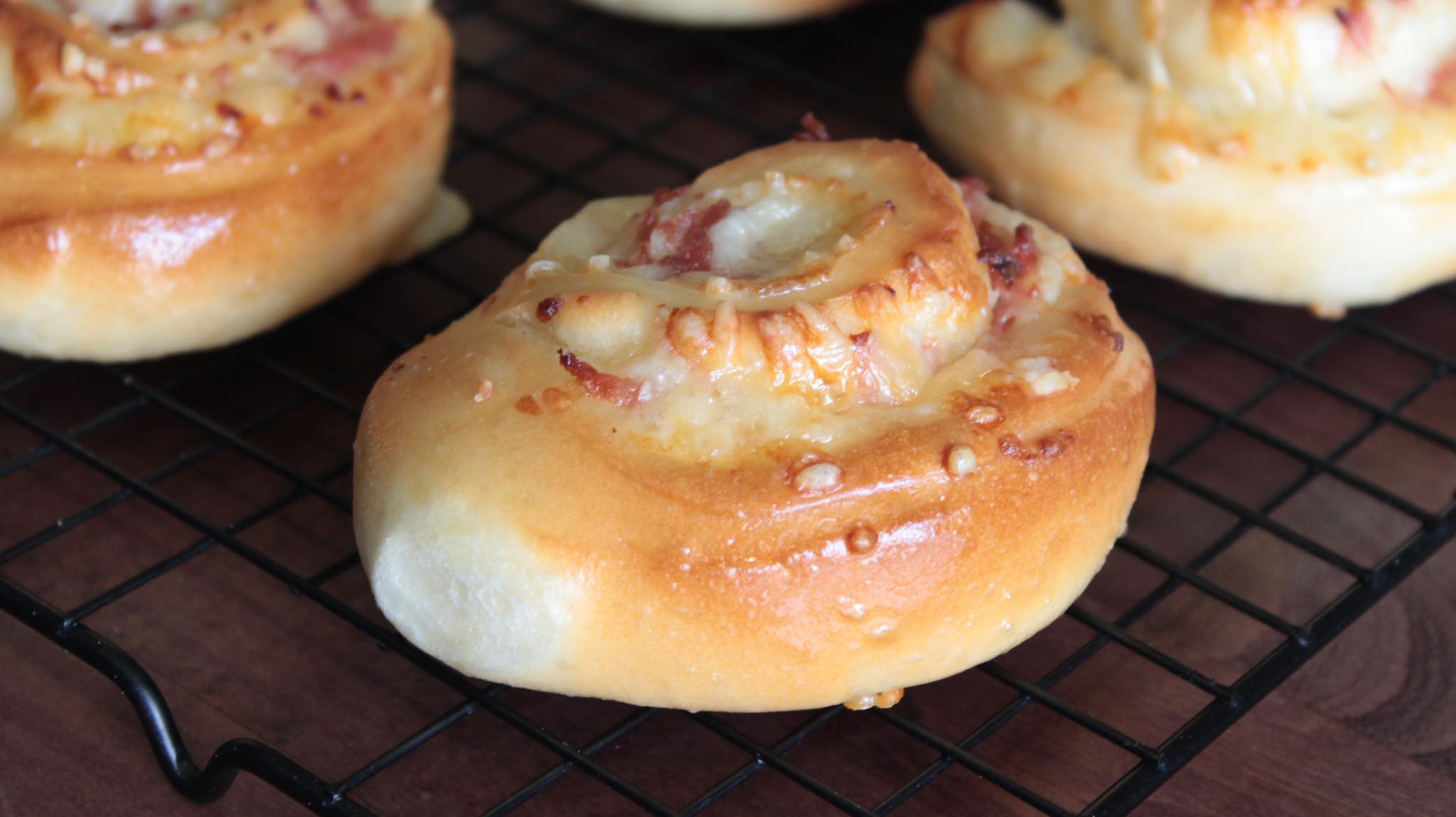 Αφράτα Ρολάκια_Ζαμπόν_Κασέρι_