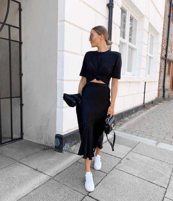 μαύρο_t-shirt_και_μαύρη_μάξι_φούστα_