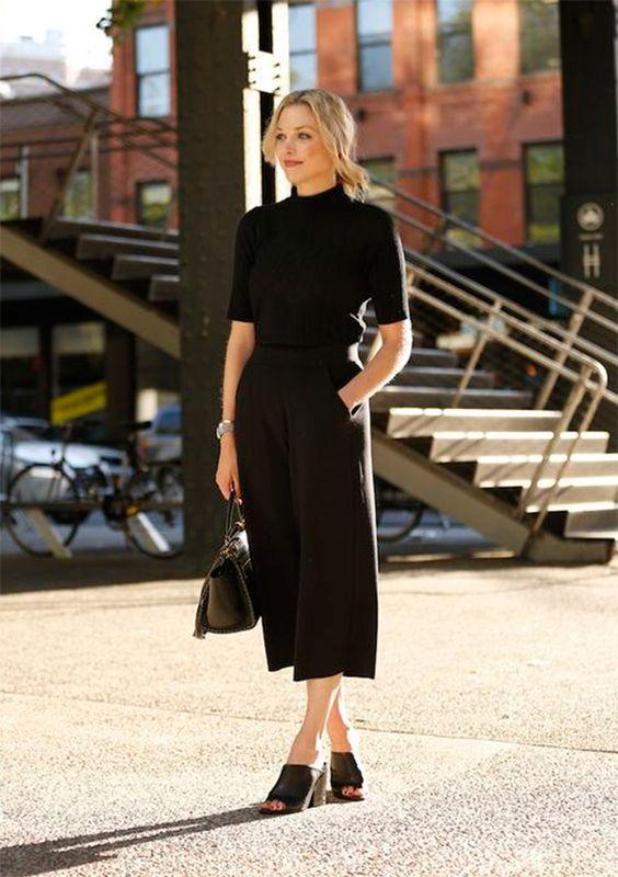 μαύρη_μπλούζα_και_μαύρο_παντελόνι_