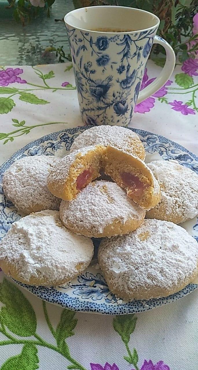 Μπισκότα βουτύρου_γεμιστά_με_λουκουμάκι_