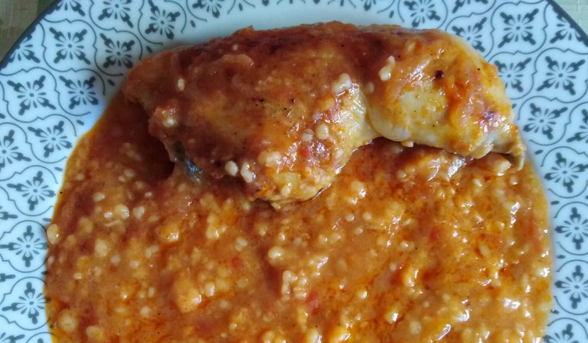 Κοτόπουλο_στο φούρνο_με_τραχανά_κοκκινιστό_