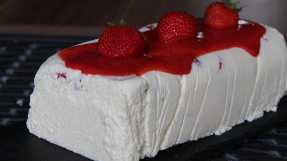 Δροσερό _Γιαουρτογλυκό_ με _Φράουλες_ από_ τον _Δημήτρη_ Μιχαηλίδη_