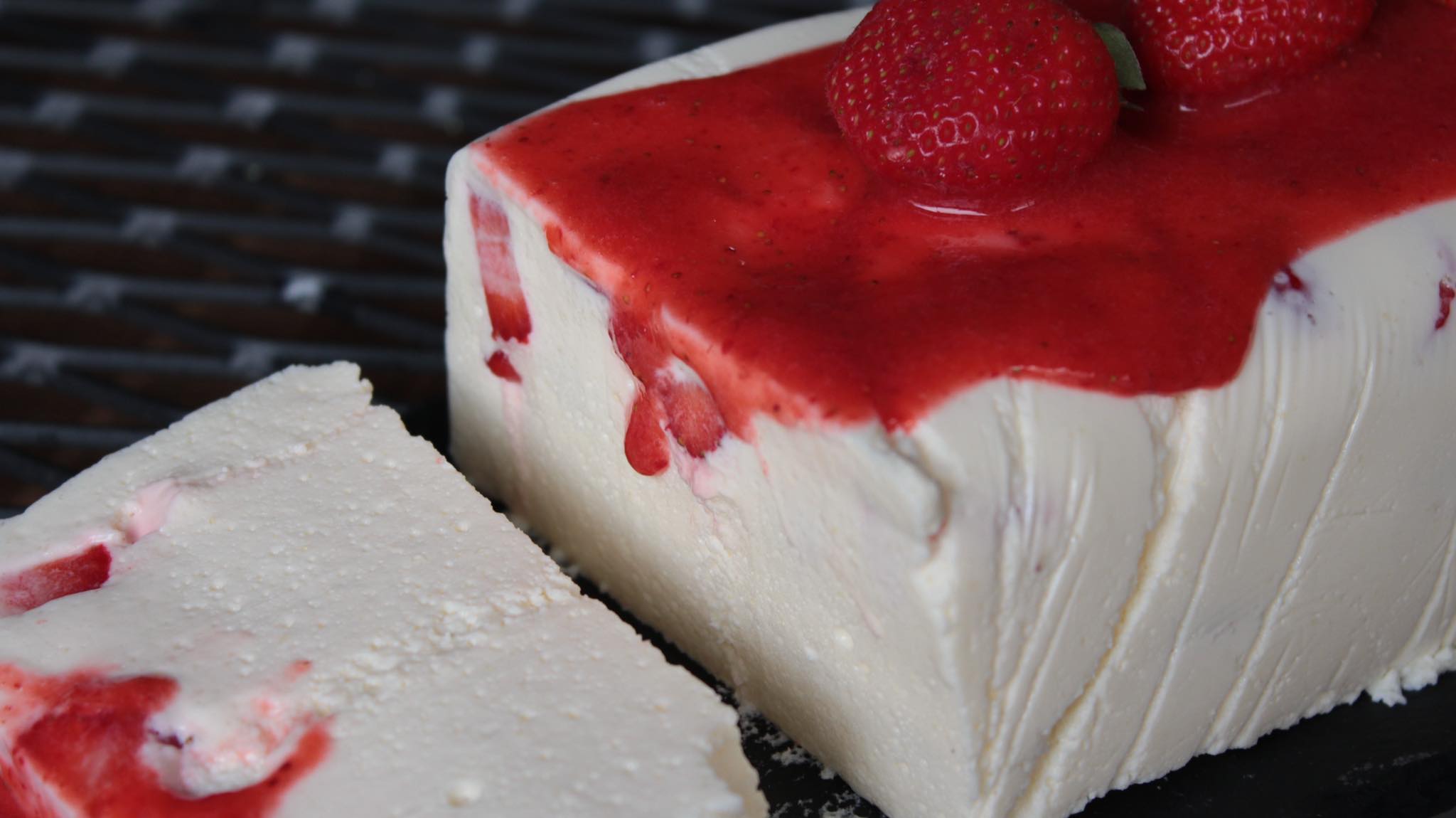 γιαουρτόγλυκο_με_φράουλες_