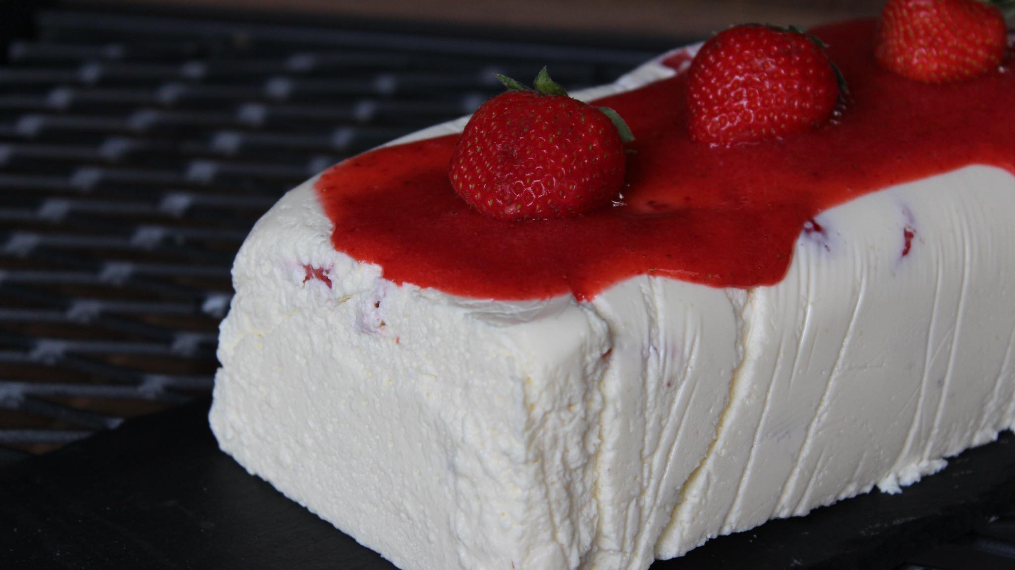 Δροσερό _Γιαουρτογλυκό_ με _Φράουλες_ από_ τον _Δημήτρη_ Μιχαηλίδη_ Δροσερό _Γιαουρτογλυκό_ με _Φράουλες_ από_ τον _Δημήτρη_ Μιχαηλίδη_