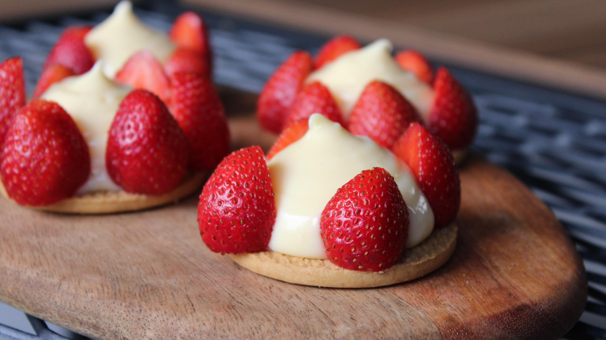 Εύκολα_ Ταρτάκια_με_Φράουλες_