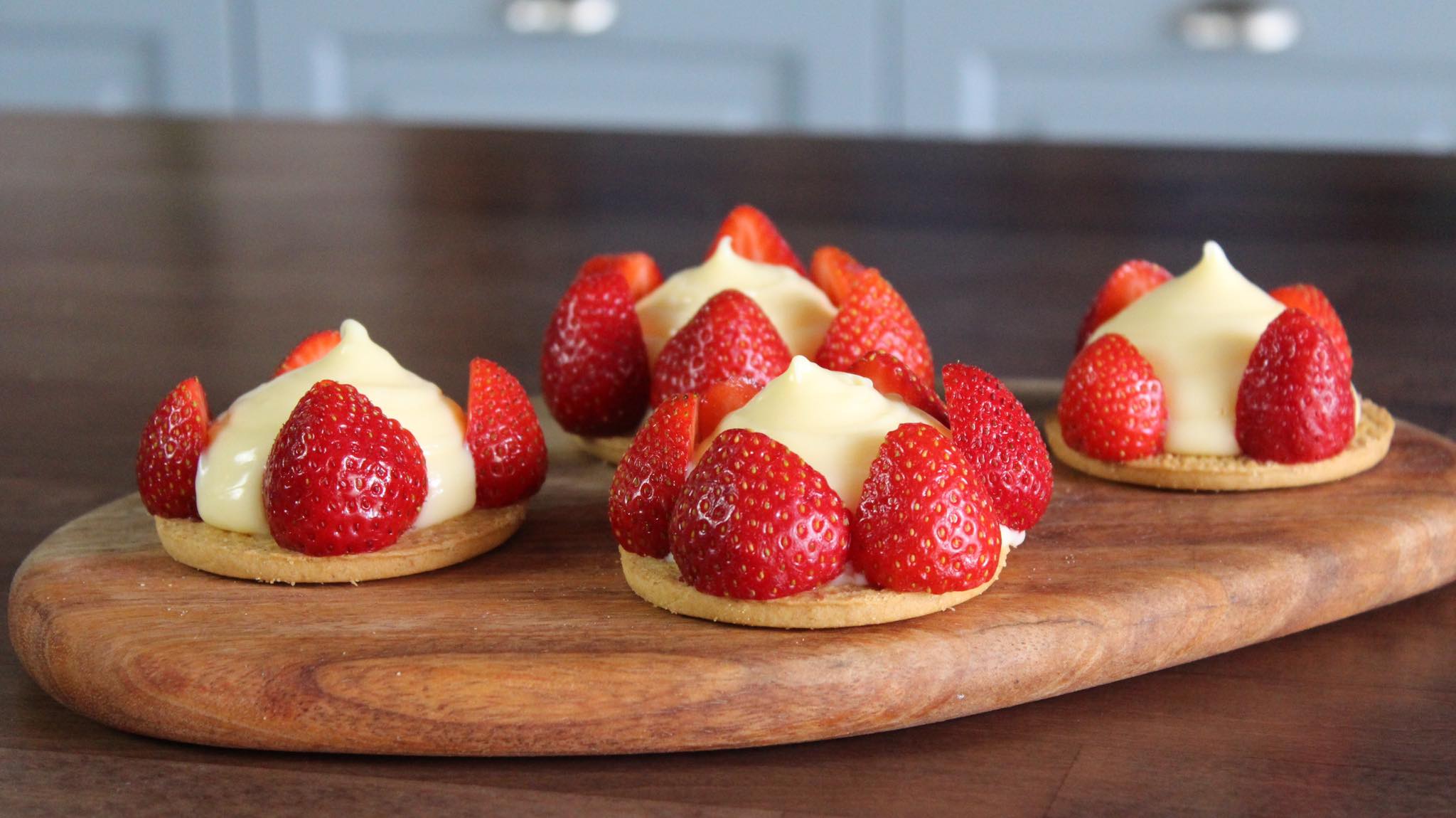 Εύκολα_ Ταρτάκια_με_Φράουλες_