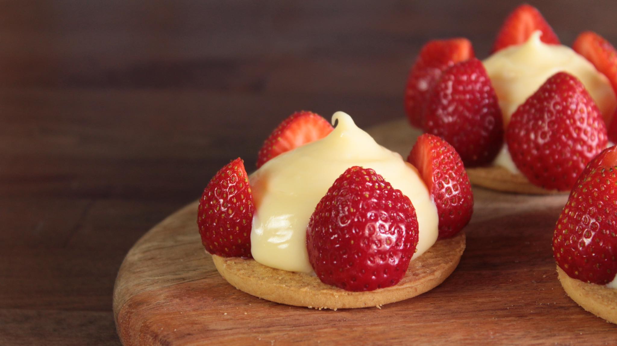 Εύκολα_ Ταρτάκια_με_Φράουλες_