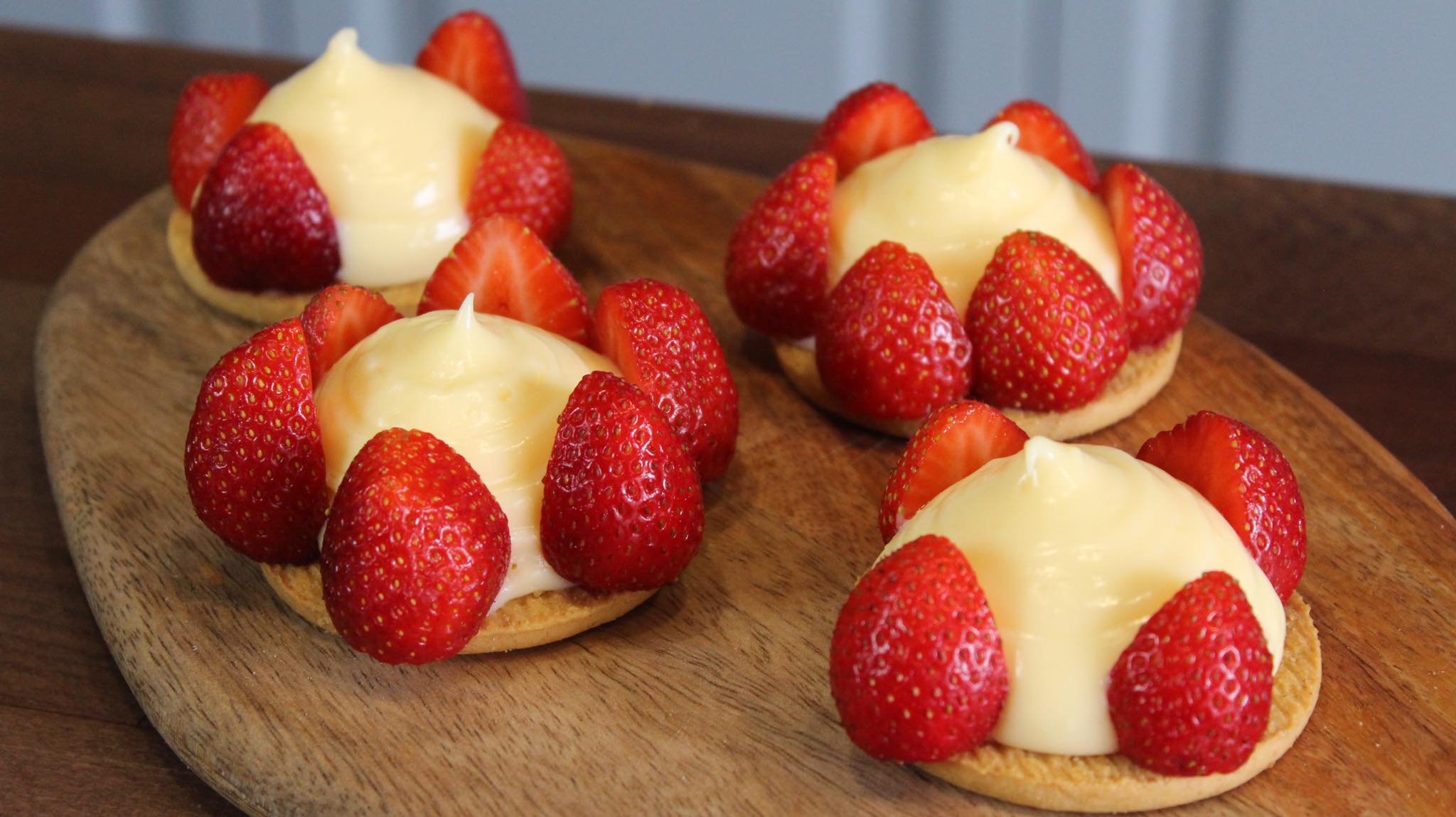 Εύκολα_ Ταρτάκια_με_Φράουλες_