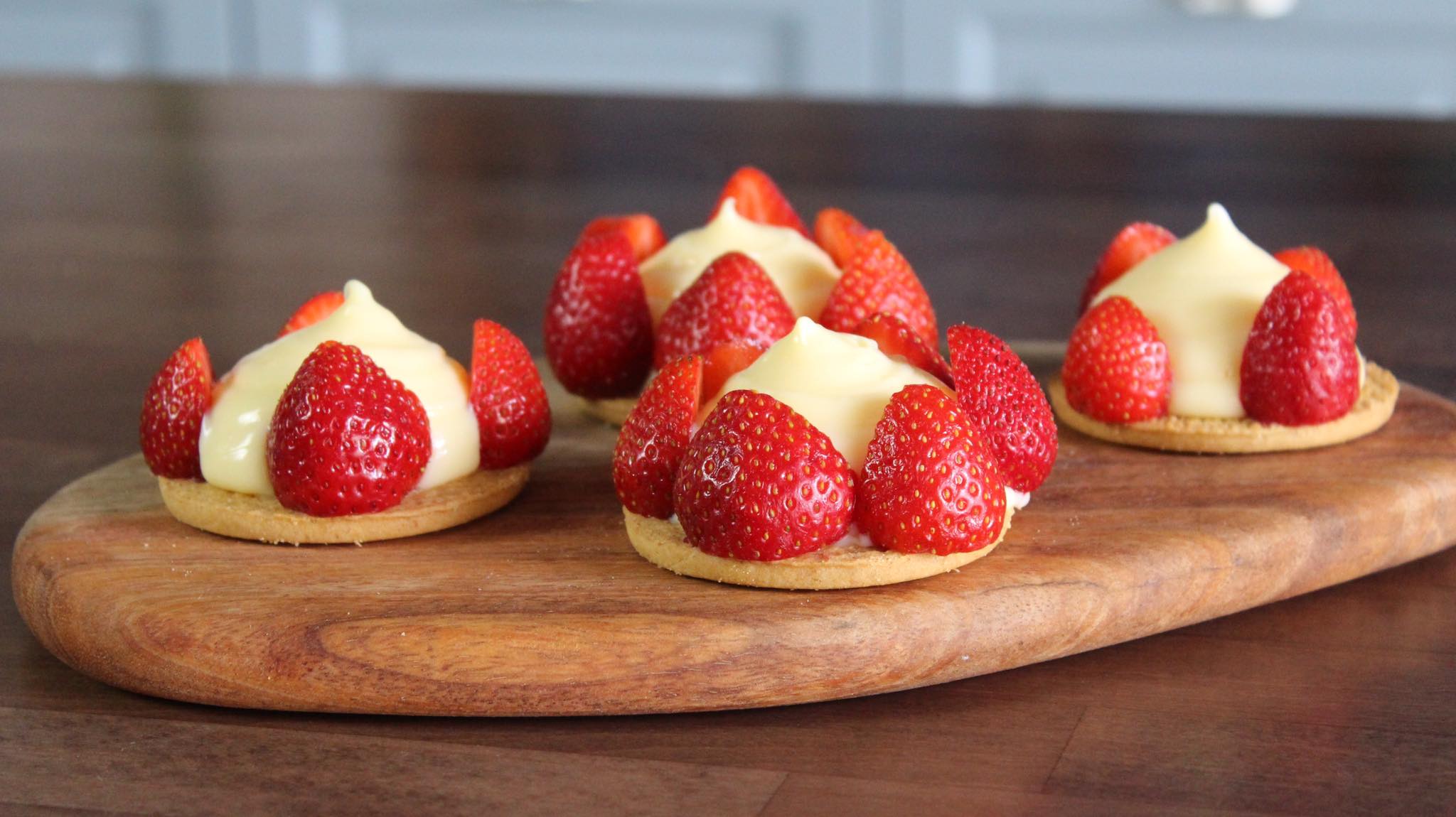 Εύκολα_ Ταρτάκια_με_Φράουλες_