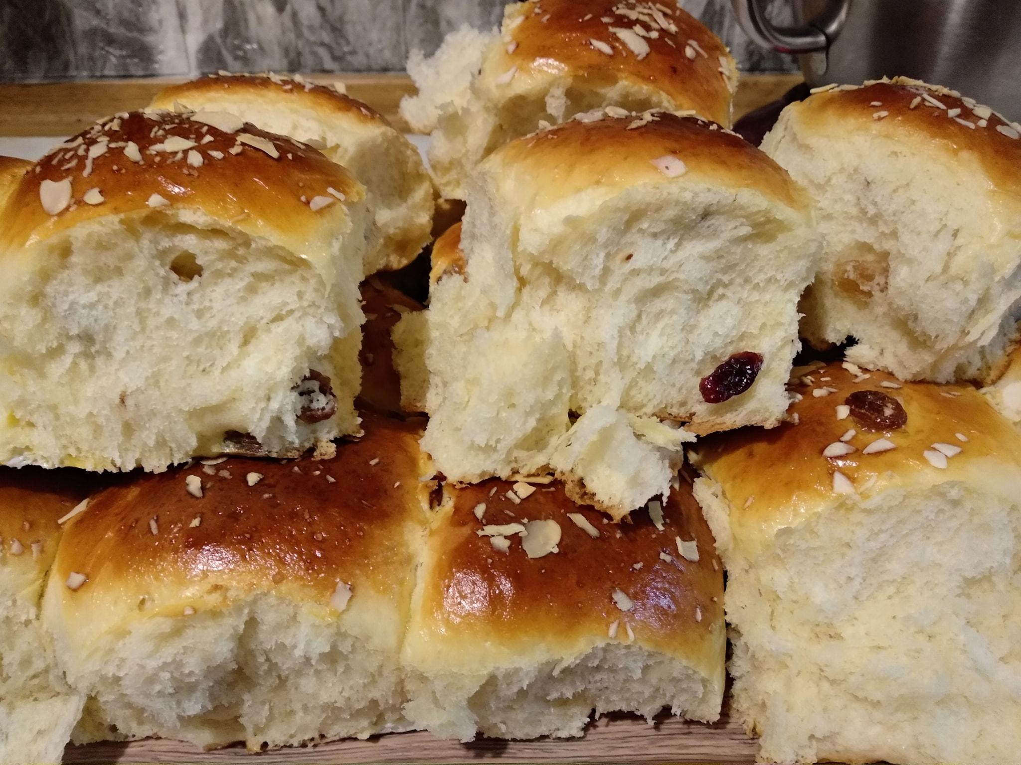 Γλυκά_ψωμάκια_με σταφίδες_