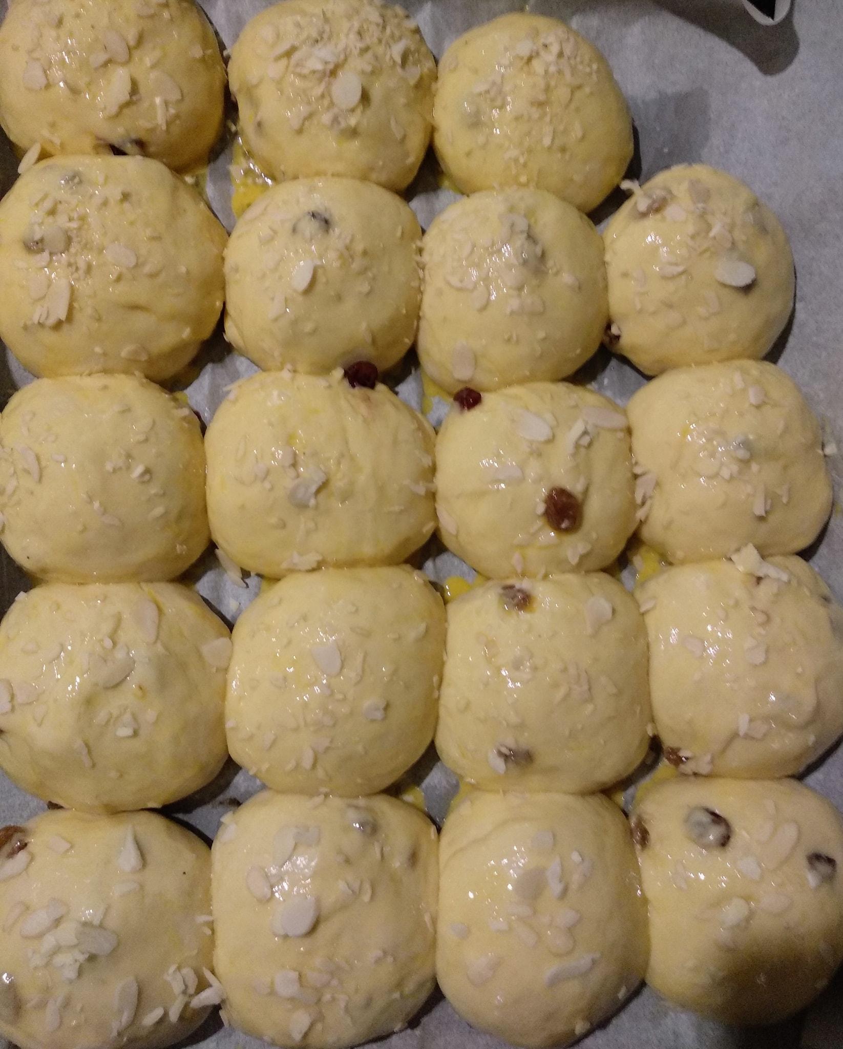 Γλυκά_ψωμάκια_με σταφίδες_