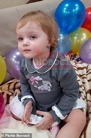 μητέρα_κρέμασε_το_παιδί_της_από_το_μπαλκόνι_και_της_έπεσε_από_τα_χέρια_