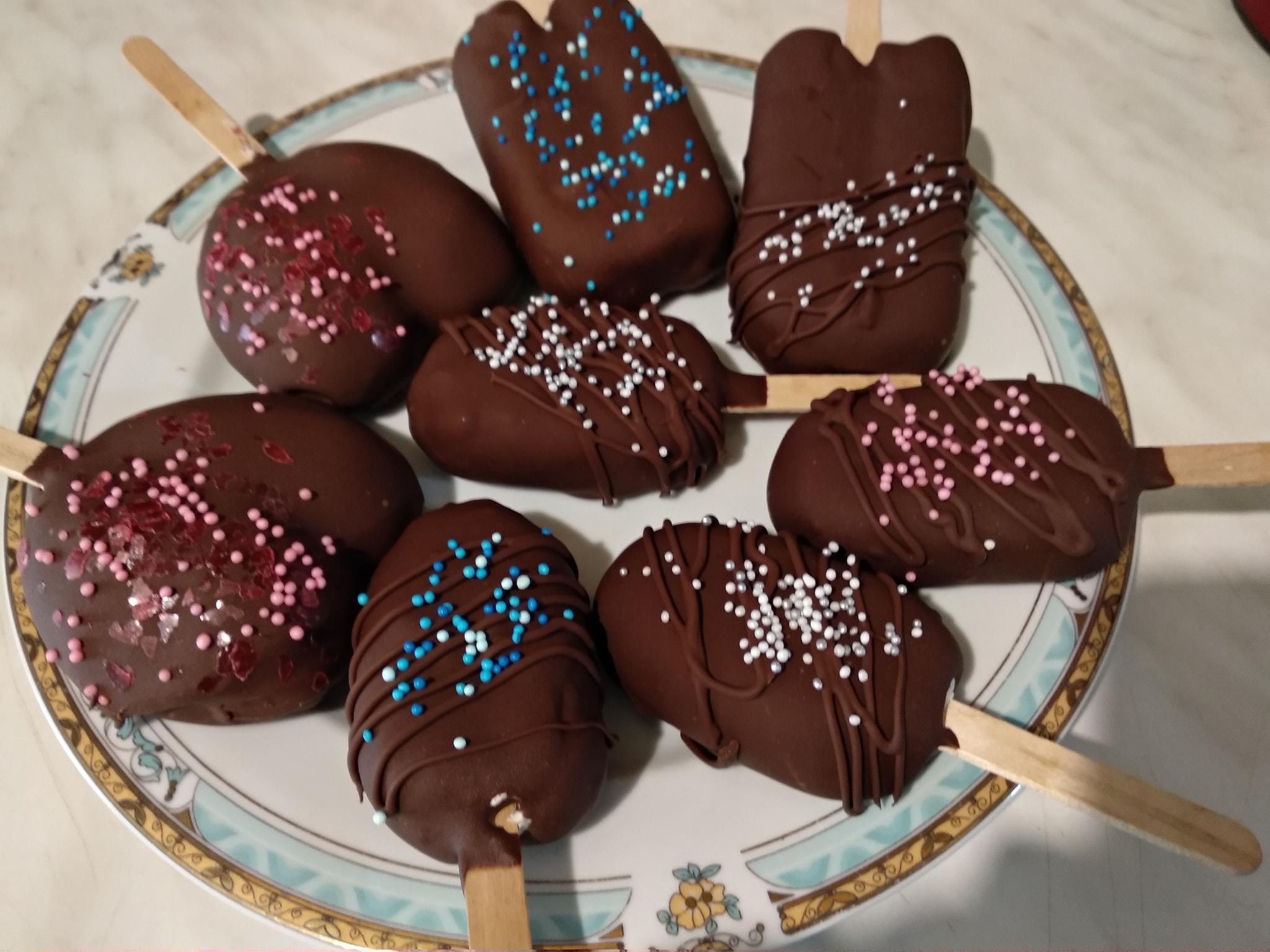 Παγωτό_ξυλάκι_με σοκολάτα_και_γεύση_Oreo_