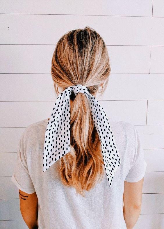 χαμηλή αλογοουρά_με_κορδέλα_