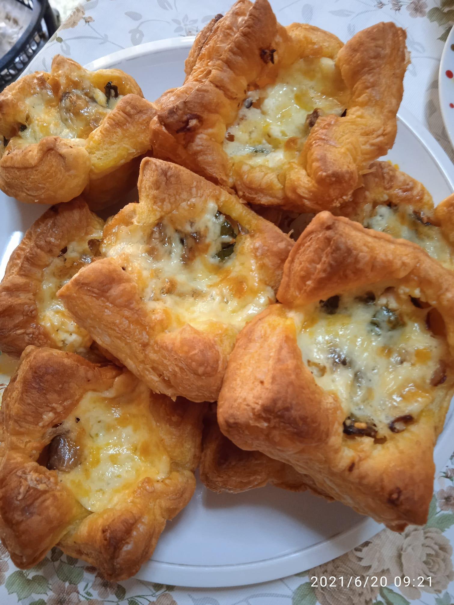 Μανιταρόπιτες_με_φύλλο σφολιάτας_ Μανιταρόπιτες_με_φύλλο σφολιάτας_